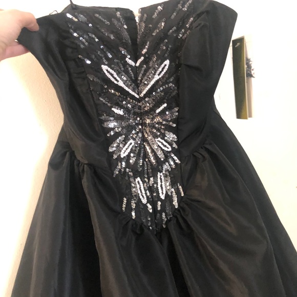 Nicole Miller Black Strapless Prom, Party, Cocktail Dress Read Description - Picture 3 of 13